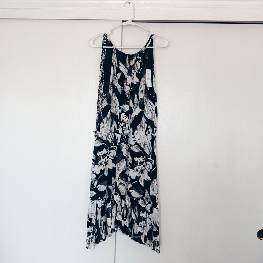 White House Black Market Black and White Floral Dress